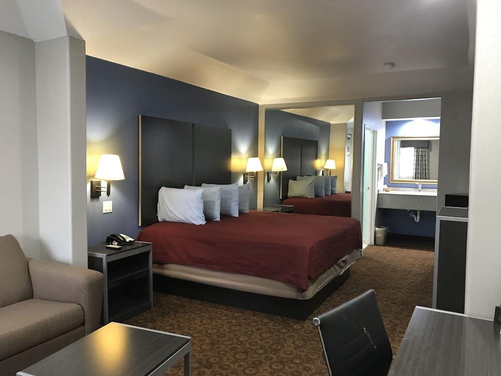 Camelot Inn And Suites Aldine Экстерьер фото