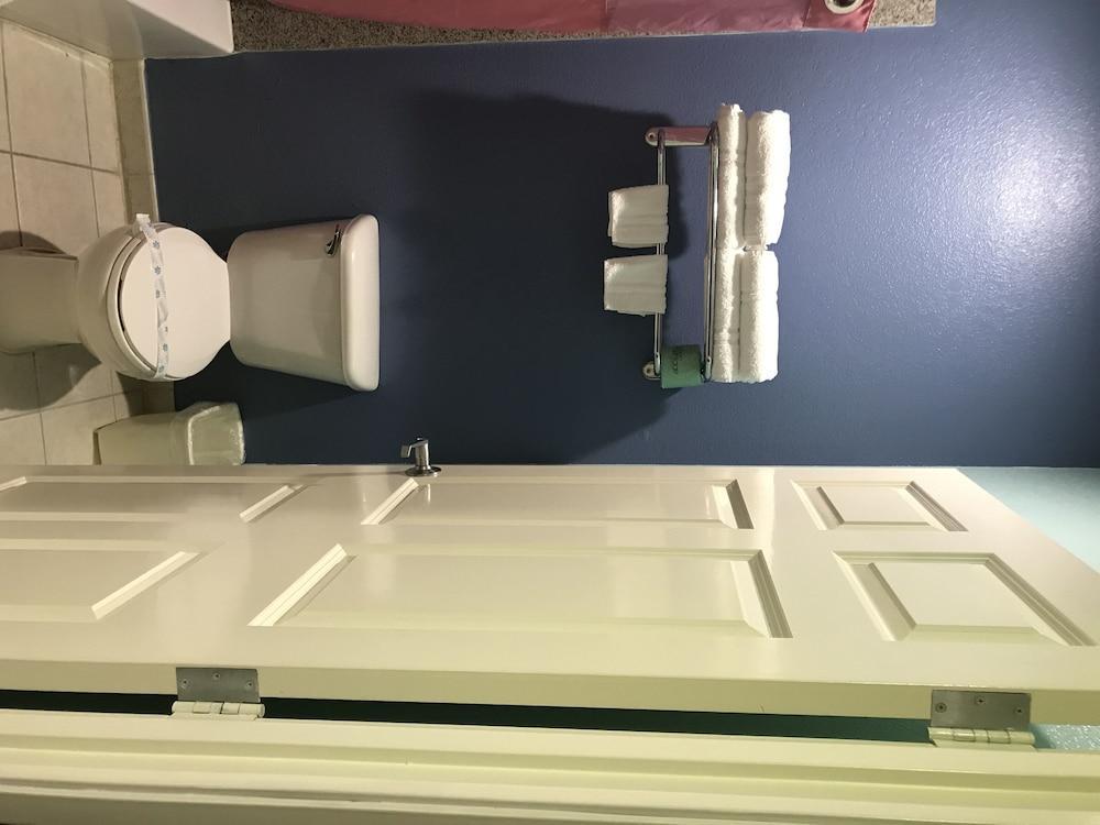 Camelot Inn And Suites Aldine Экстерьер фото