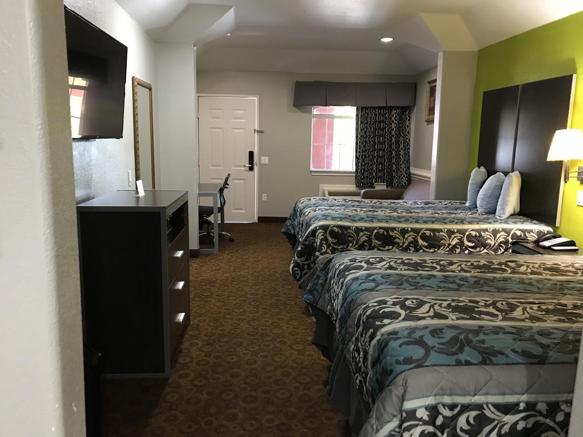 Camelot Inn And Suites Aldine Экстерьер фото