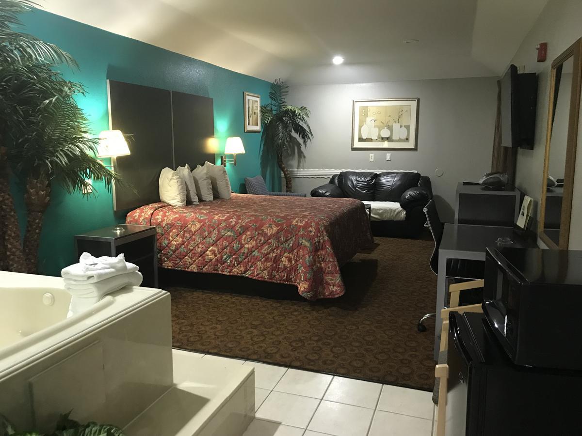 Camelot Inn And Suites Aldine Экстерьер фото