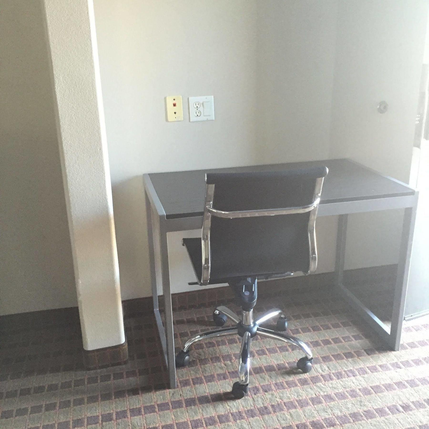Camelot Inn And Suites Aldine Экстерьер фото
