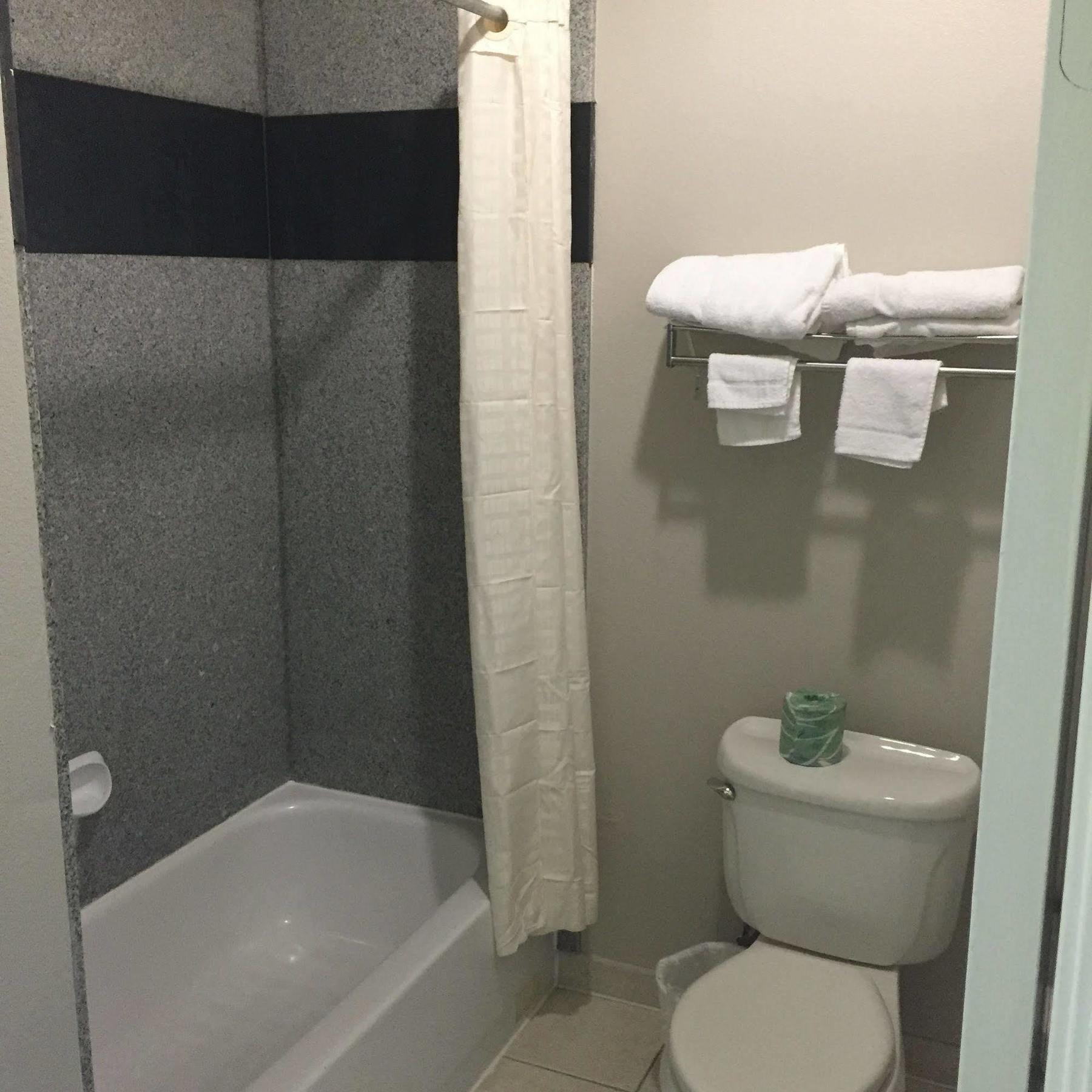 Camelot Inn And Suites Aldine Экстерьер фото