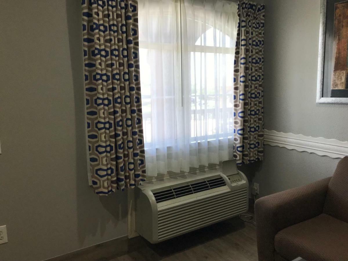 Camelot Inn And Suites Aldine Экстерьер фото